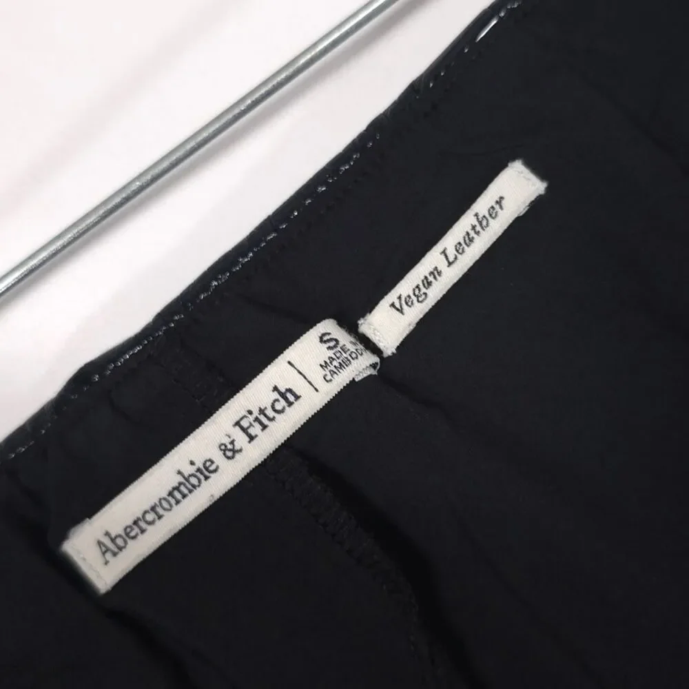 ABERCROMBIE & FITCH Mini Skirt SMALL Vegan Leather‎ Black Pleated Womens